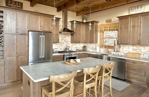 Waynesville House | Newly Built 2021! 4 BD 4.5 BA, Luxury Home, Mtn Views, Hot-tub!