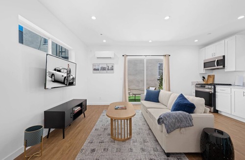 Pico - Robertson Apartment | Newly built modern 1-bedroom apartment near LACMA. 5 minutes to Rodeo Drive!
