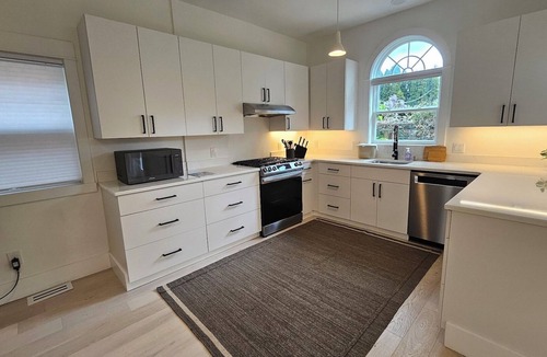 Stevens House | Newly Remodeled 3bd House in front of Volunteer Park, North Capitol Hill Seattle