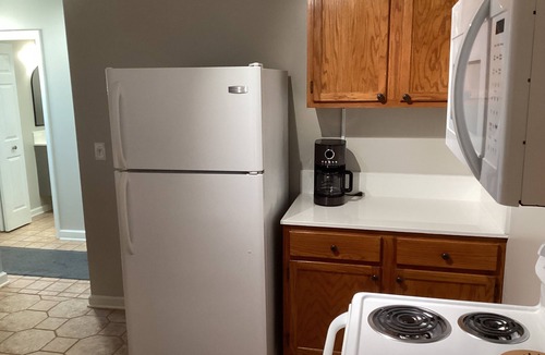 Fort Payne Apartment | Newly remodeled, quiet, king bed, full kitchen, internet, near Fort Payne.
