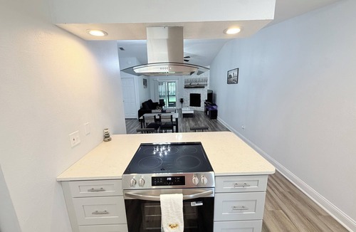 Arlington House | NEWLY REMODELED-SPACIOUS ROOMS-MAYPORT-BEACH-MAYO-CENTRAL