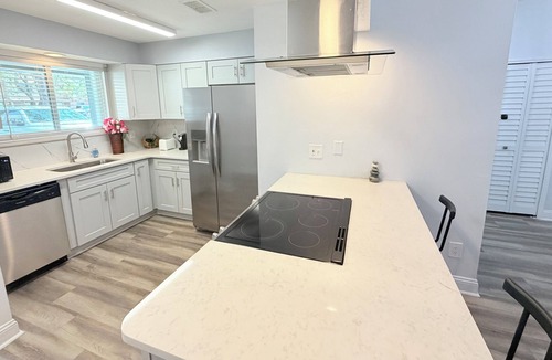 Arlington House | NEWLY REMODELED-SPACIOUS ROOMS-MAYPORT-BEACH-MAYO-CENTRAL