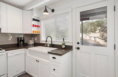 Saint Simons Island Cottage | Newly Renovated 2 Bedroom Cottage! One block to Beach! Walk to King & Prince!