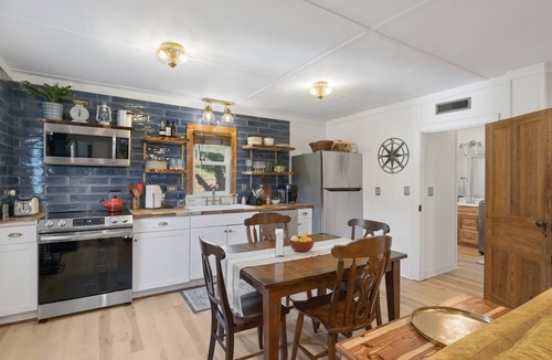 Weaverville House | Newly Renovated and Charming 1915 Farmhouse on the Ivy River