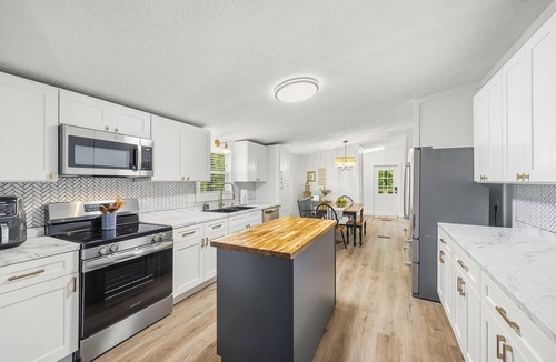 Milledgeville House | Newly Renovated with hot tub/fire table/paddleboards! Privacy at Hidden Cove!