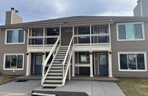 Huntsville Apartment | No chores!/6 guests/⬇️stairs/🦮🐈/WI-FI/easy access/grill