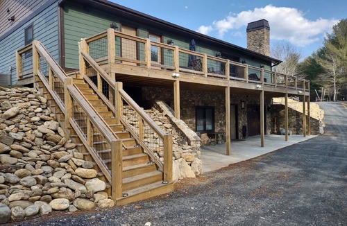 Burnsville House | North Carolina Mountains - 40 Acre Retreat on the South Toe River Burnsville NC