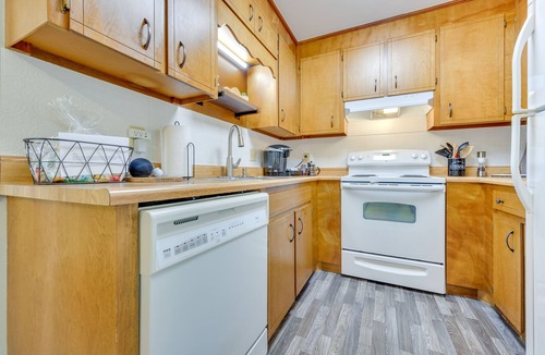 Macon House | North Macon Townhome w/Deck < 8 Mi to Downtown!