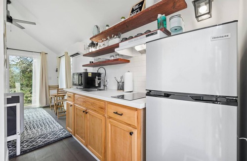 Fredericksburg House | North Star Tiny Home 6 Min to Old Tunnel Pets OK