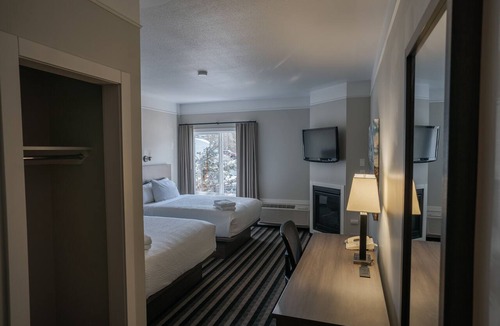 Canmore Hotel | Northwinds | Deluxe Double Queen Room