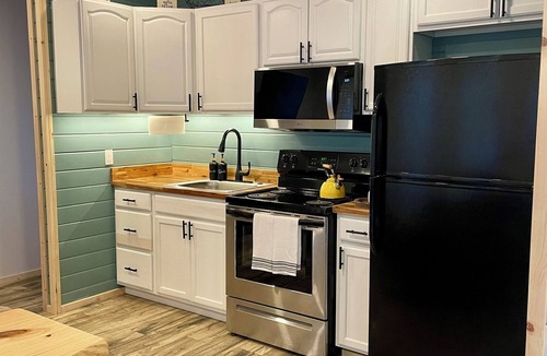 Woods Creek House | Not So Tiny House with WiFi in charming Monroe