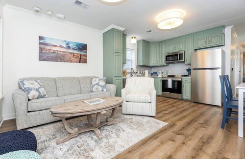 Ocean Springs Cottage | Oak Park Cottage, Newly renovated, great location!