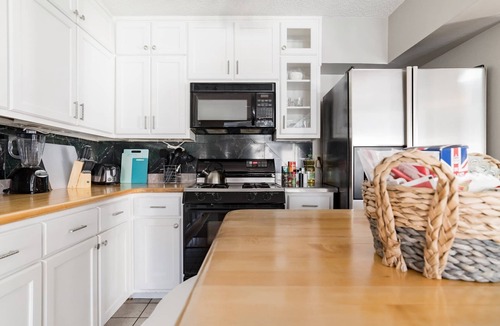 Morningside-Lenox Park House | Oasis in the City. Morningside/VaHi. Great in town location.