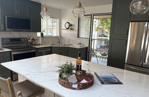 Yellow Point Condo | Oceanfront Luxury: Stunning Panoramic Views, Newly Renovated, pool & hot tub