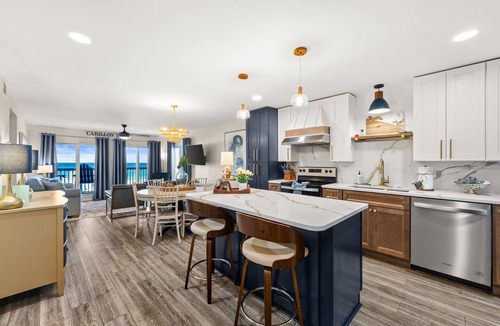 Sunnyside Condo | 🌴 Oceanfront Pinnacle Port Escape | Sleeps 8 | Last Week of July Available!