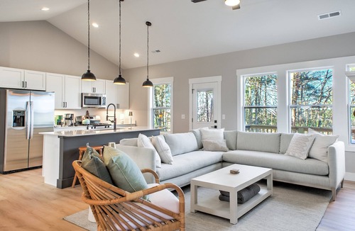 Alexander House | Oceans of Evergreen | Pet-Friendly 3BR Mountain Retreat Near Asheville