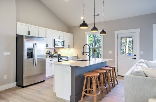 Alexander House | Oceans of Evergreen | Pet-Friendly 3BR Mountain Retreat Near Asheville