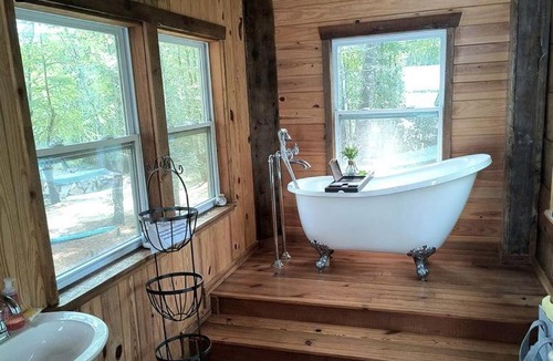 Waynesville House | Off-Grid Cabin Retreat Near Satilla River, Georgia