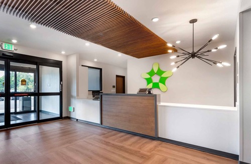 Asheville Hotel | Off I-240 - Cozy King Bed Room Perfect for your Extended Business or Leisure Stays