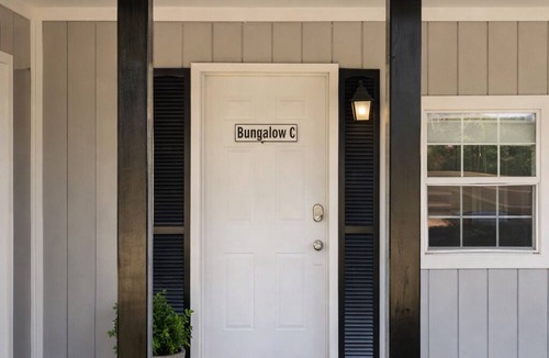 Hattiesburg House | OG Bungalow C in peaceful Hattiesburg - Queen bed, full living space & kitchen