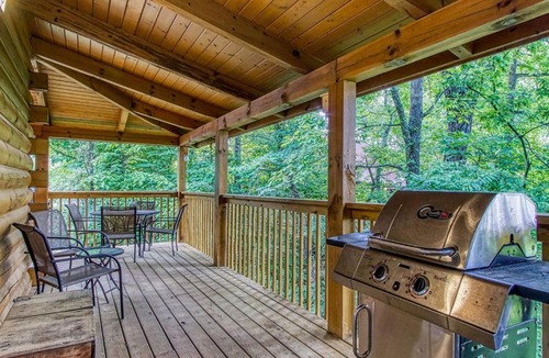 Sevierville Ski Chalet | Old Glory, Pool Table, Pool access, WIFI, Free Attraction Tickets!