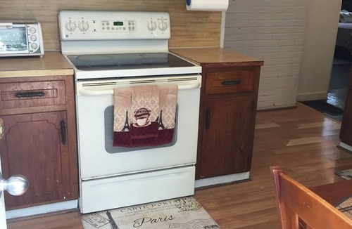 Glen Iris House | Older cozy efficiency home near downtown Birmingham and UAB