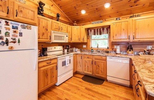 Hemphill Heights Cabin | On Mountain Time -Secluded 2BR, 2BA Log Cabin, HT