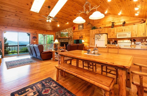 Hemphill Heights Cabin | On Mountain Time -Secluded 2BR, 2BA Log Cabin, HT