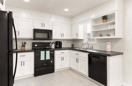 Brunswick House | Once Upon a Tide/2 King Beds/Centrally Located