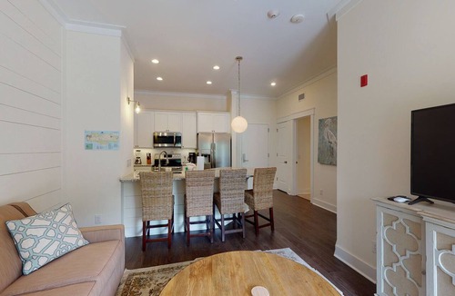 King City Condo | One bedroom condo w/pool in the SSI Village area Unit 2206