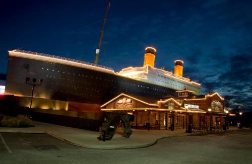 Sevierville Ski Chalet | Ooh LA LA, Private Indoor Pool, WIFI, Arcade Game, Foosball, Free Attraction Tickets!