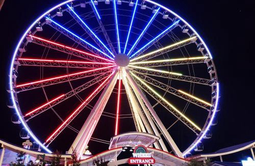 Sevierville Ski Chalet | Ooh LA LA, Private Indoor Pool, WIFI, Arcade Game, Foosball, Free Attraction Tickets!