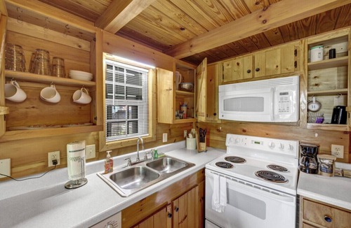 Gilbert Cabin | Opacare Getaway 0.4m to Marina