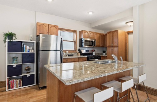 Bryn Mawr House | Open Concept 2BR Near Downtown with 3 Beds Walk to Lakes, Parks & Trails