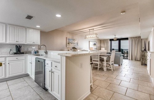 Orange Beach East Condo | Orange Beach Gulf-Front 2BR Sleeps 6 Wet Bar 55" TV Pools Boat Sl