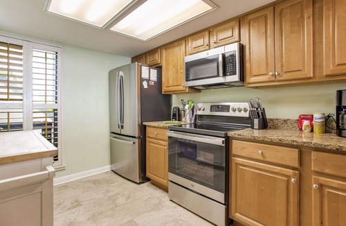 Orange Beach East Condo | Orange Beach Gulf-Front 2BR Sleeps 7 2 La-Z-Boy Recliners Pools Boats