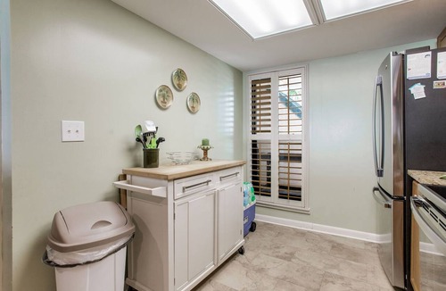 Orange Beach East Condo | Orange Beach Gulf-Front 2BR Sleeps 7 2 La-Z-Boy Recliners Pools Boats