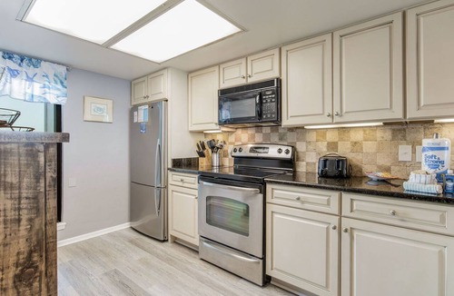 Orange Beach East Condo | Orange Beach Gulf-Front 2BR Sleeps 7 Renovated Pools Boat Slips