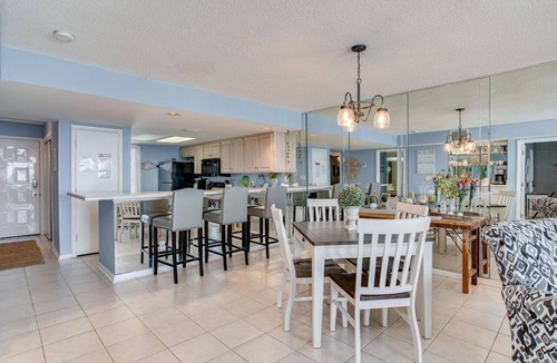 Orange Beach East Condo | Orange Beach Gulf-View 2BR Sleeps 8 Wet Bar Kid-Friendly Pools Boats
