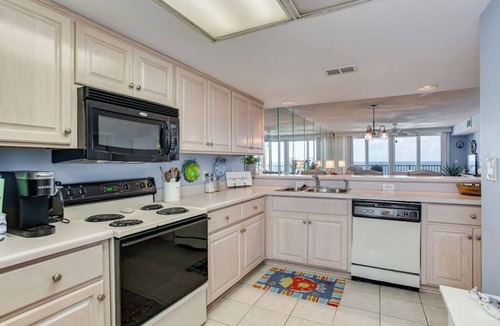 Orange Beach East Condo | Orange Beach Gulf-View 2BR Sleeps 8 Wet Bar Kid-Friendly Pools Boats