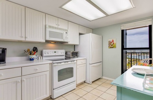 Orange Beach East Condo | Orange Beach Gulf-Front 2BR Top Floor Sleeps 6 Jetted Tub Pools Boats