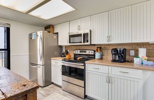Orange Beach East Condo | Orange Beach Gulf-View 2BR Sleeps 5 65" TV High-Top Chairs Pools Boats