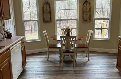 Dandridge House | “Our Favorite Hangout” ◈ Lakefront ◈ Boat Dock ◈ Level Lot ◈ Fire Pit