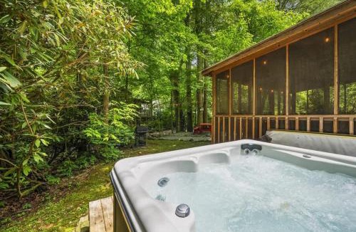 Rocky Grove House | Outdoor Paradise on the Creek - Jacuzzi - Stocked