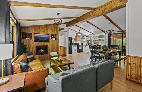 Rocky Grove House | Outdoor Paradise on the Creek - Jacuzzi - Stocked