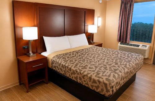 Guntersville Hotel | Overlook Mountain Inn