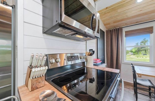 Section Cabin | Overlook Sleeps 9 :)
