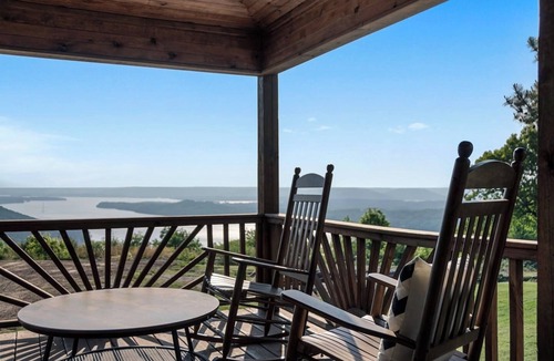 Section Cabin | Overlook Sleeps 9 :)