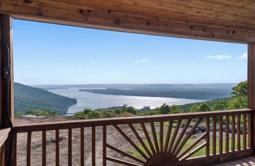 Section Cabin | Overlook Sleeps 9 :)