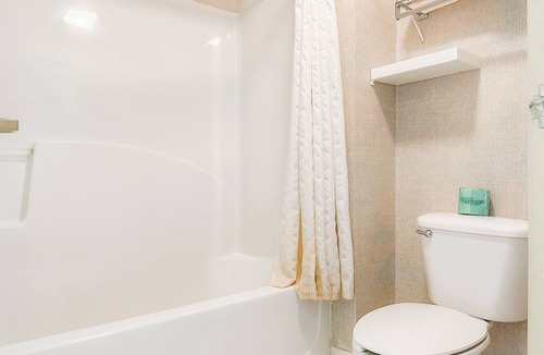 Macon Hotel | OYO Hotel East Macon I-75